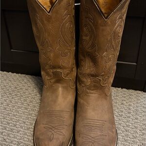 2253 Justin Boots Brown Leather Men's Boots. 10EE